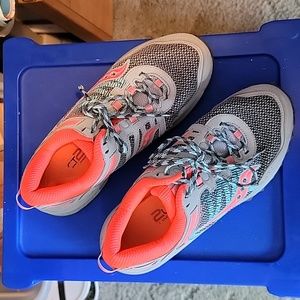 Running shoes. Size 9.5 w